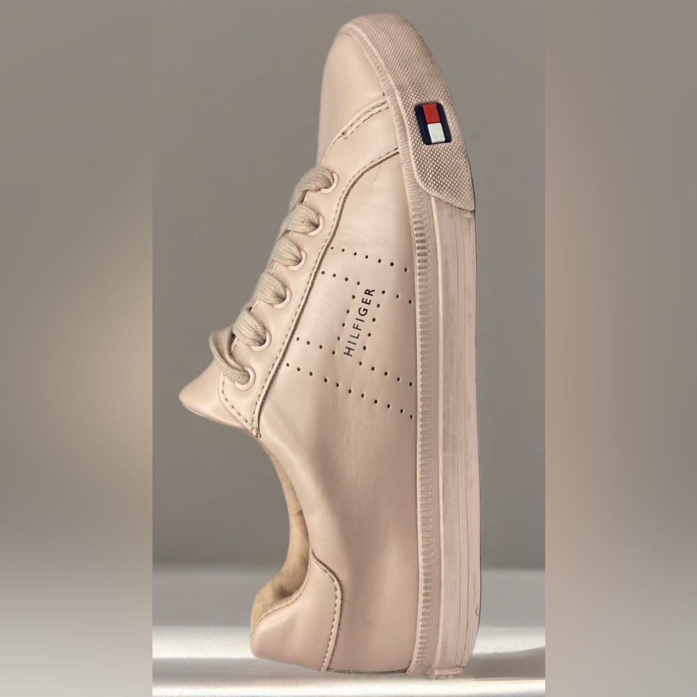 ~Timeless Elegance in Baby Powder Pink: Tommy Hilfiger Low-Top Sneakers~